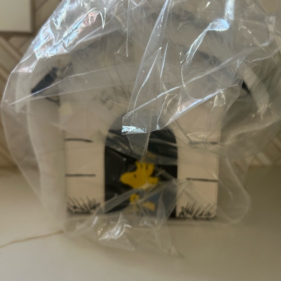 Brand new still in box, Kate Spade Snoopy Doghouse Handbag - Picture 3 of 4